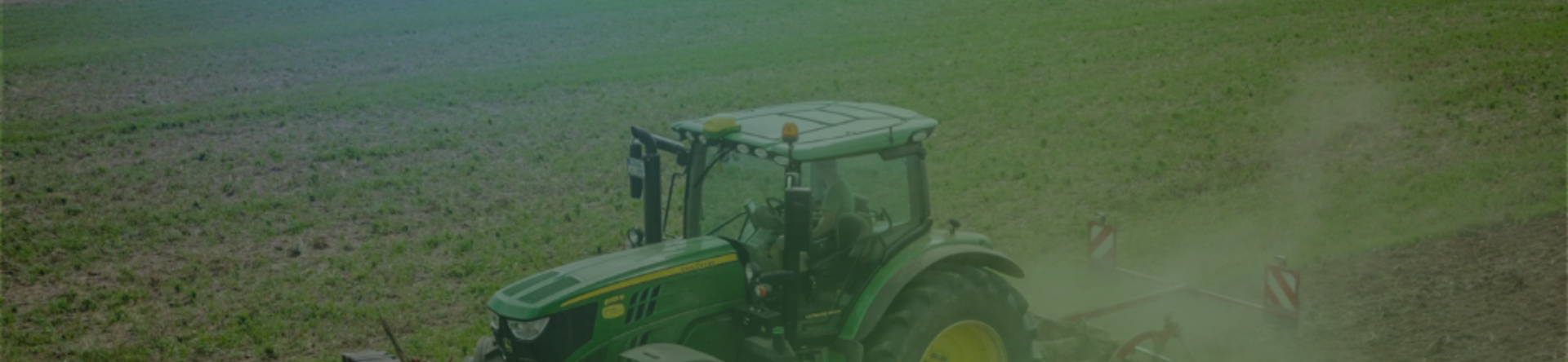 trattore in un campo