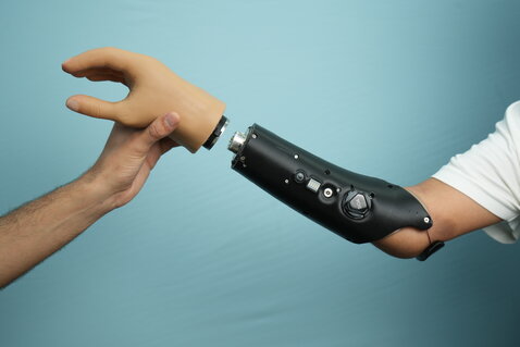 Protesi bioniche e cosmetiche per arti superiori e inferiori