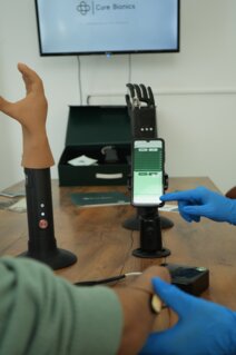 Protesi bioniche e cosmetiche per arti superiori e inferiori